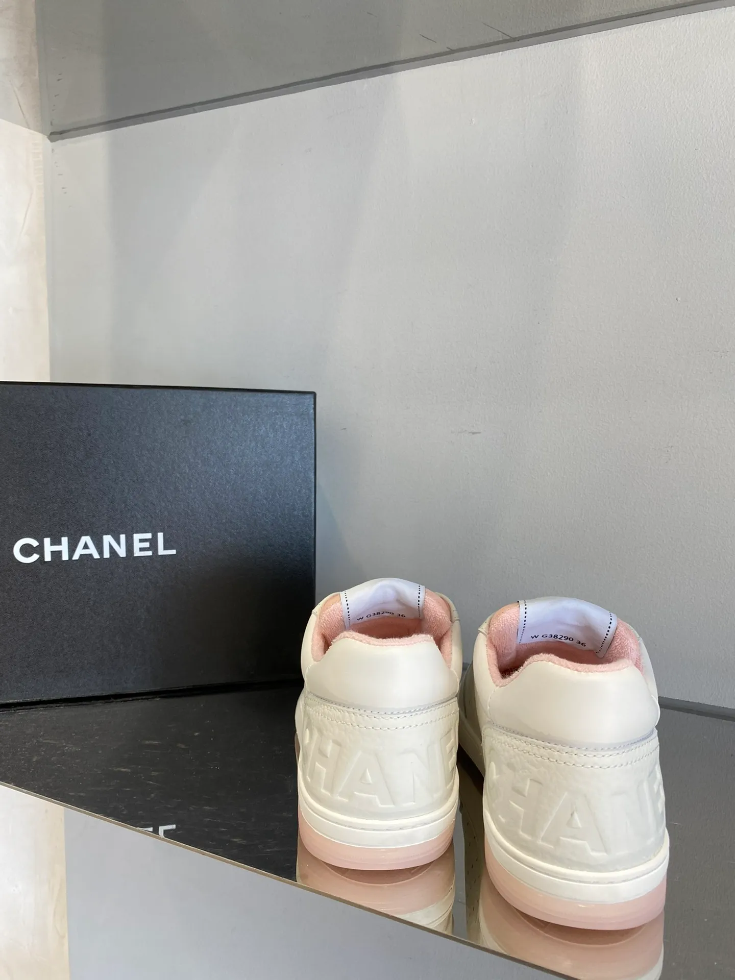 👟👟Ex-factory price 480👟👟Chanel22👟👟Ex-factory price panda shoes. The black, white, pink and blue colors all hit my heart! Definitely the best sneakers this year! Code number: 35-40